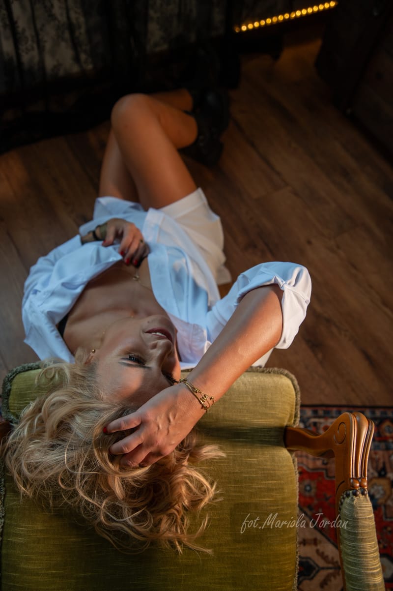 Kobiece sesje zdjęciowe w studio – odkryj swoją siłę i piękno