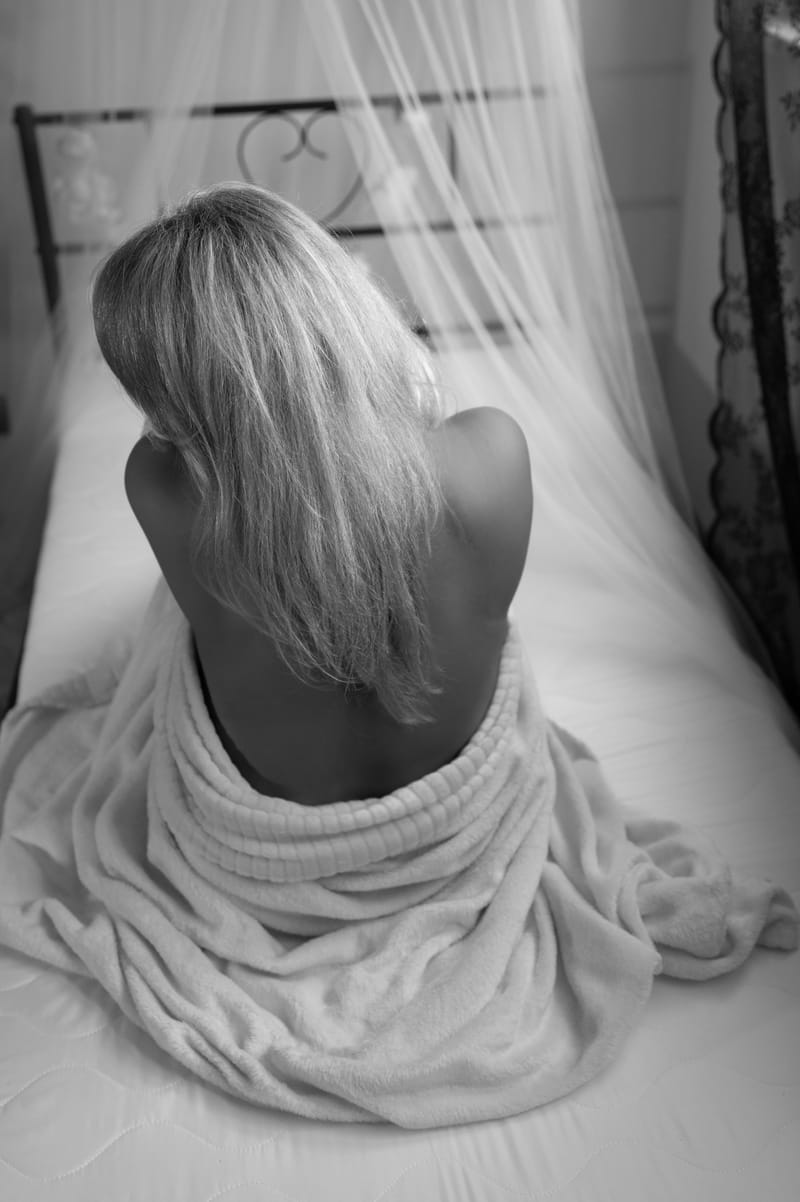 Kobiece sesje zdjęciowe w studio – odkryj swoją siłę i piękno