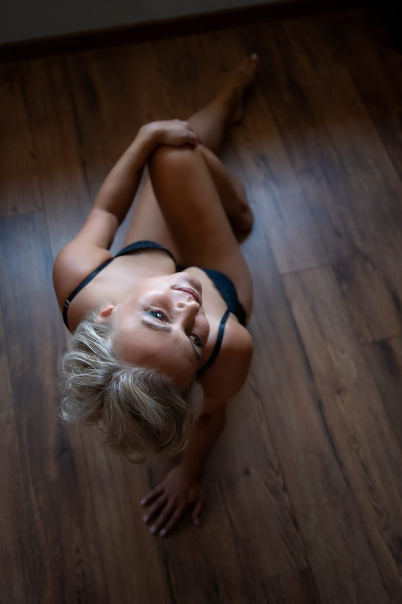 Kobiece sesje zdjęciowe w studio – odkryj swoją siłę i piękno