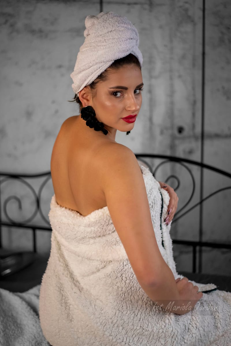 Kobiece sesje zdjęciowe w studio – odkryj swoją siłę i piękno