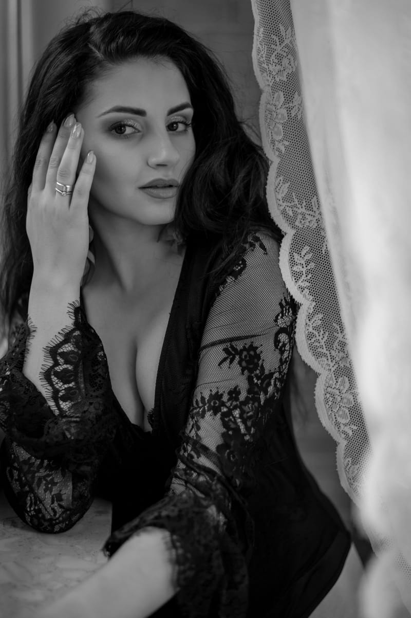 Kobiece sesje zdjęciowe w studio – odkryj swoją siłę i piękno