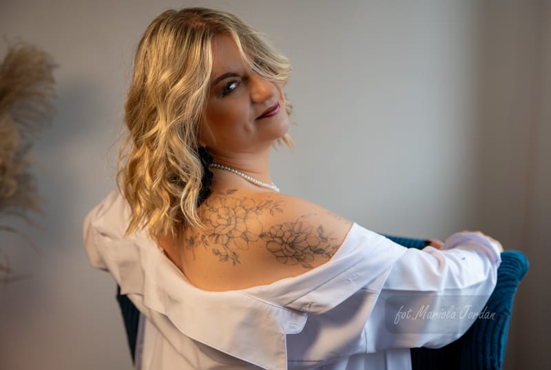 Kobiece sesje zdjęciowe w studio – odkryj swoją siłę i piękno