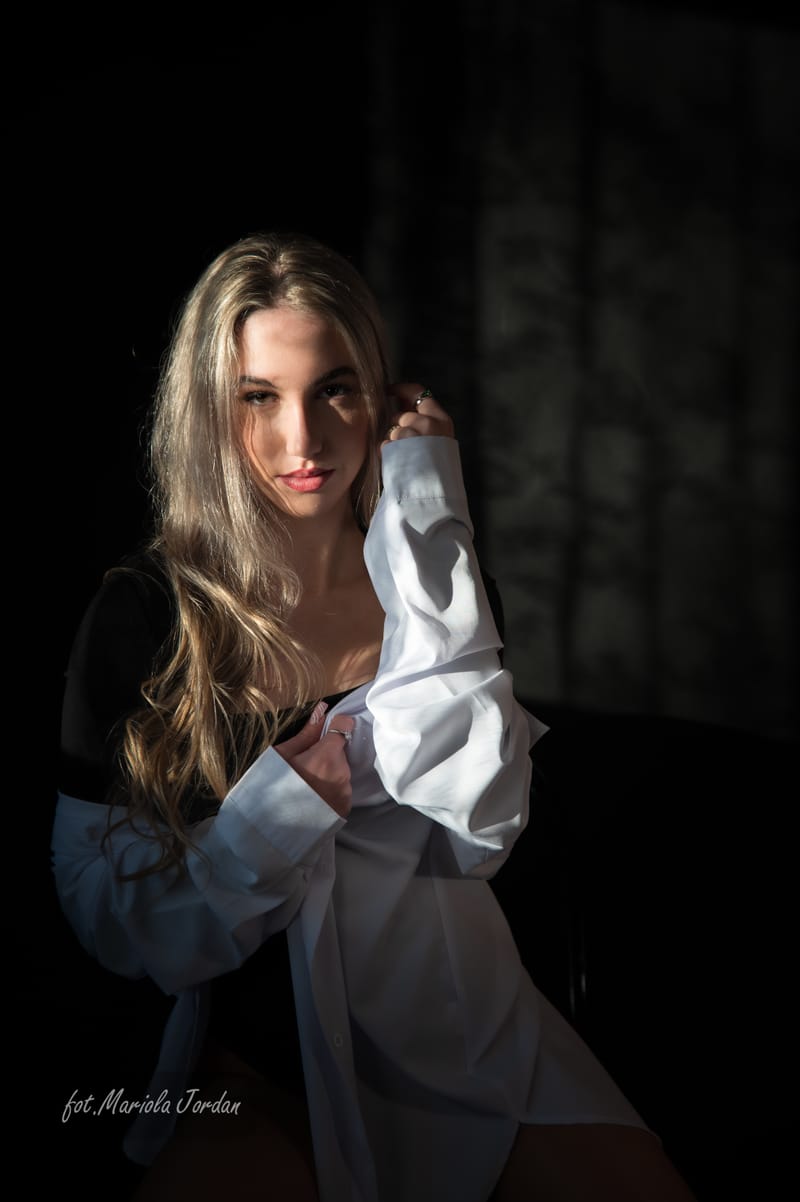 Kobiece sesje zdjęciowe w studio – odkryj swoją siłę i piękno