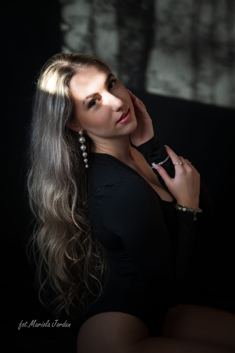 Kobiece sesje zdjęciowe w studio – odkryj swoją siłę i piękno