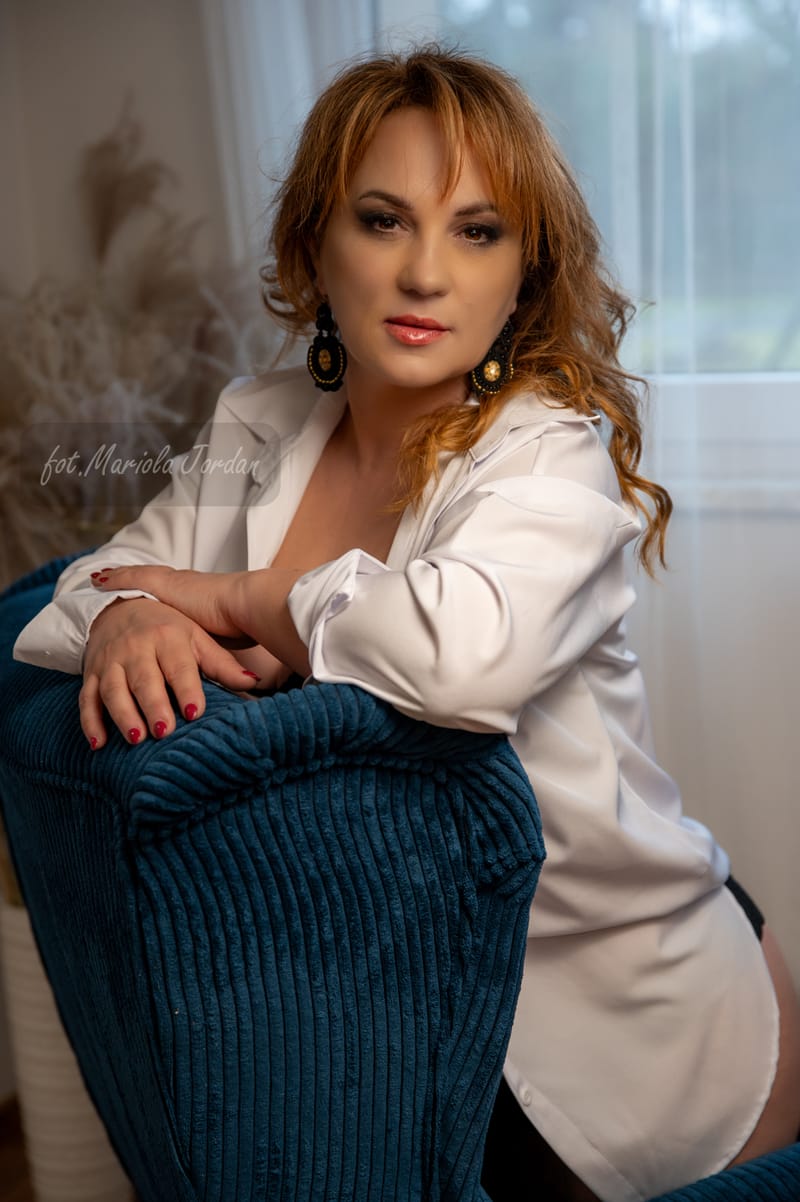 Kobiece sesje zdjęciowe w studio – odkryj swoją siłę i piękno