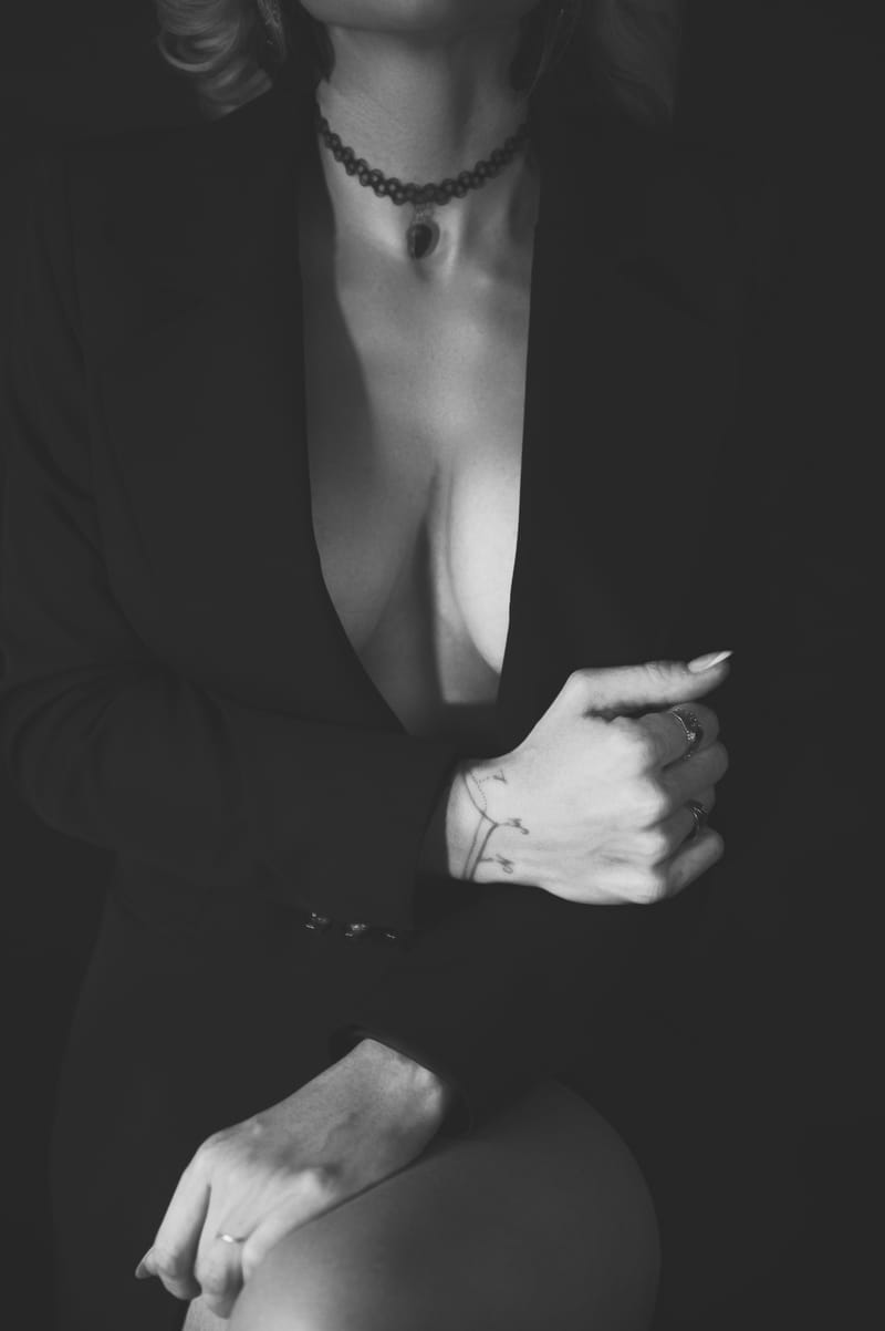 Kobiece sesje zdjęciowe w studio – odkryj swoją siłę i piękno