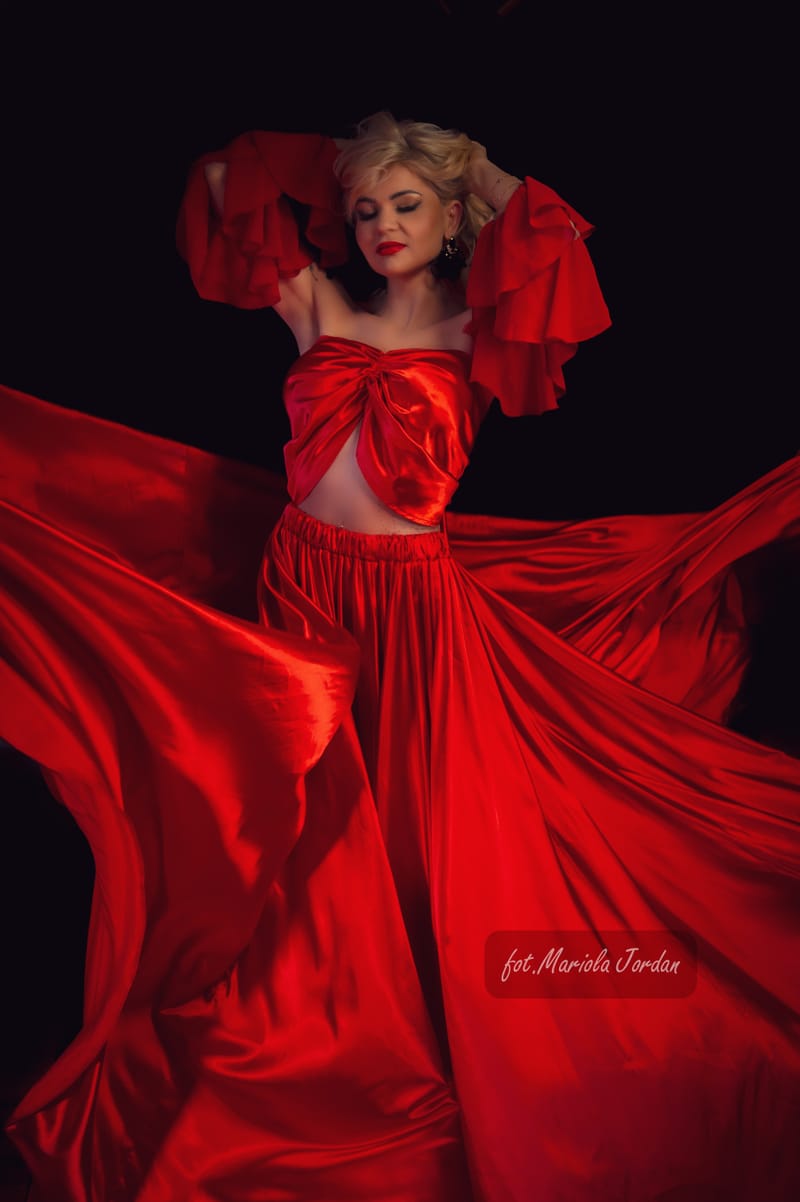 Kobiece sesje zdjęciowe w studio – odkryj swoją siłę i piękno