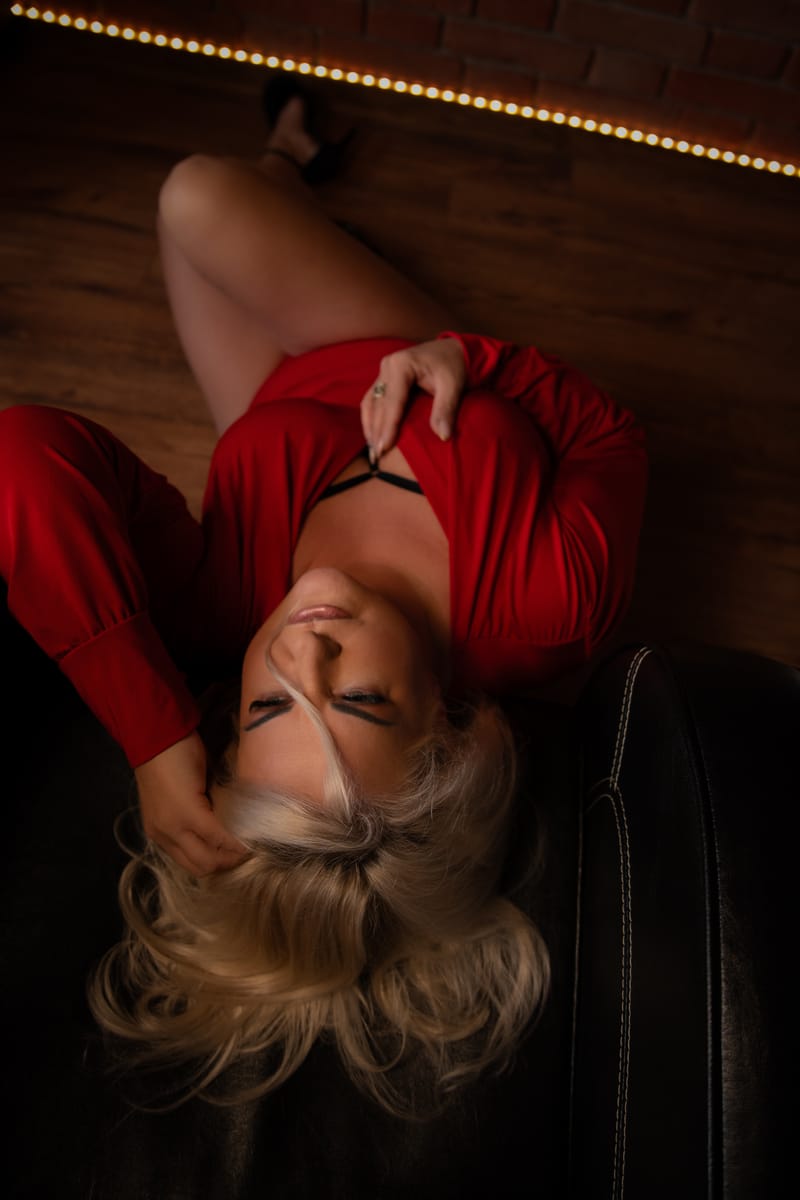 Kobiece sesje zdjęciowe w studio – odkryj swoją siłę i piękno