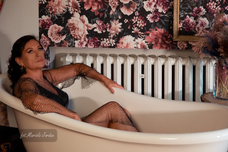 Kobiece sesje zdjęciowe w studio – odkryj swoją siłę i piękno