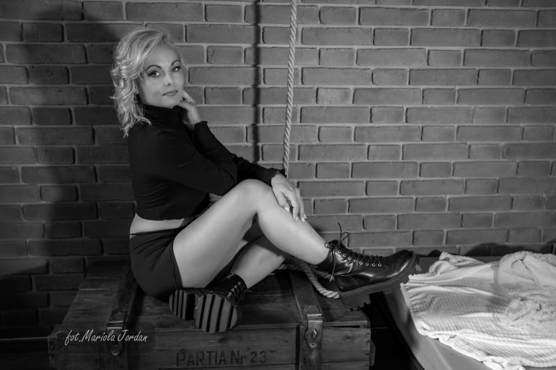 Kobiece sesje zdjęciowe w studio – odkryj swoją siłę i piękno