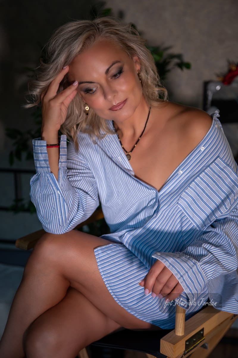 Kobiece sesje zdjęciowe w studio – odkryj swoją siłę i piękno