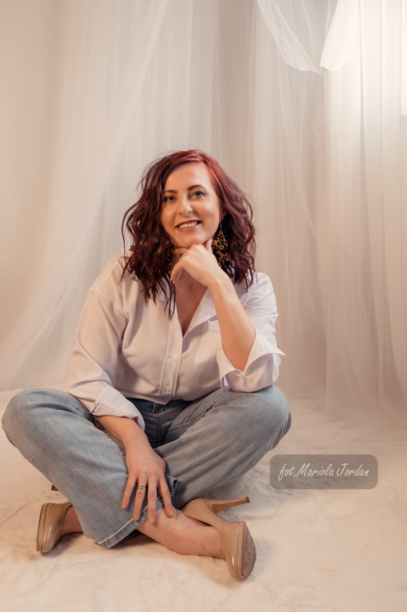 Kobiece sesje zdjęciowe w studio – odkryj swoją siłę i piękno