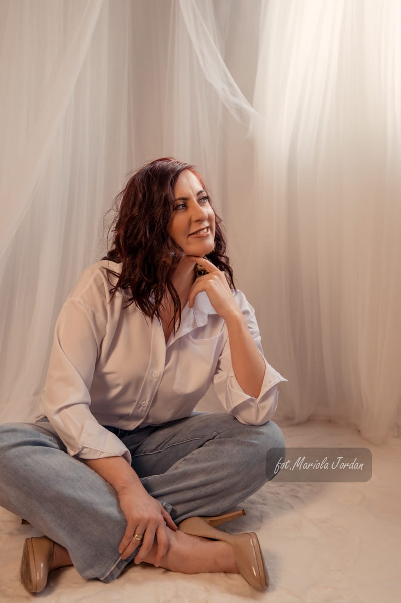 Kobiece sesje zdjęciowe w studio – odkryj swoją siłę i piękno