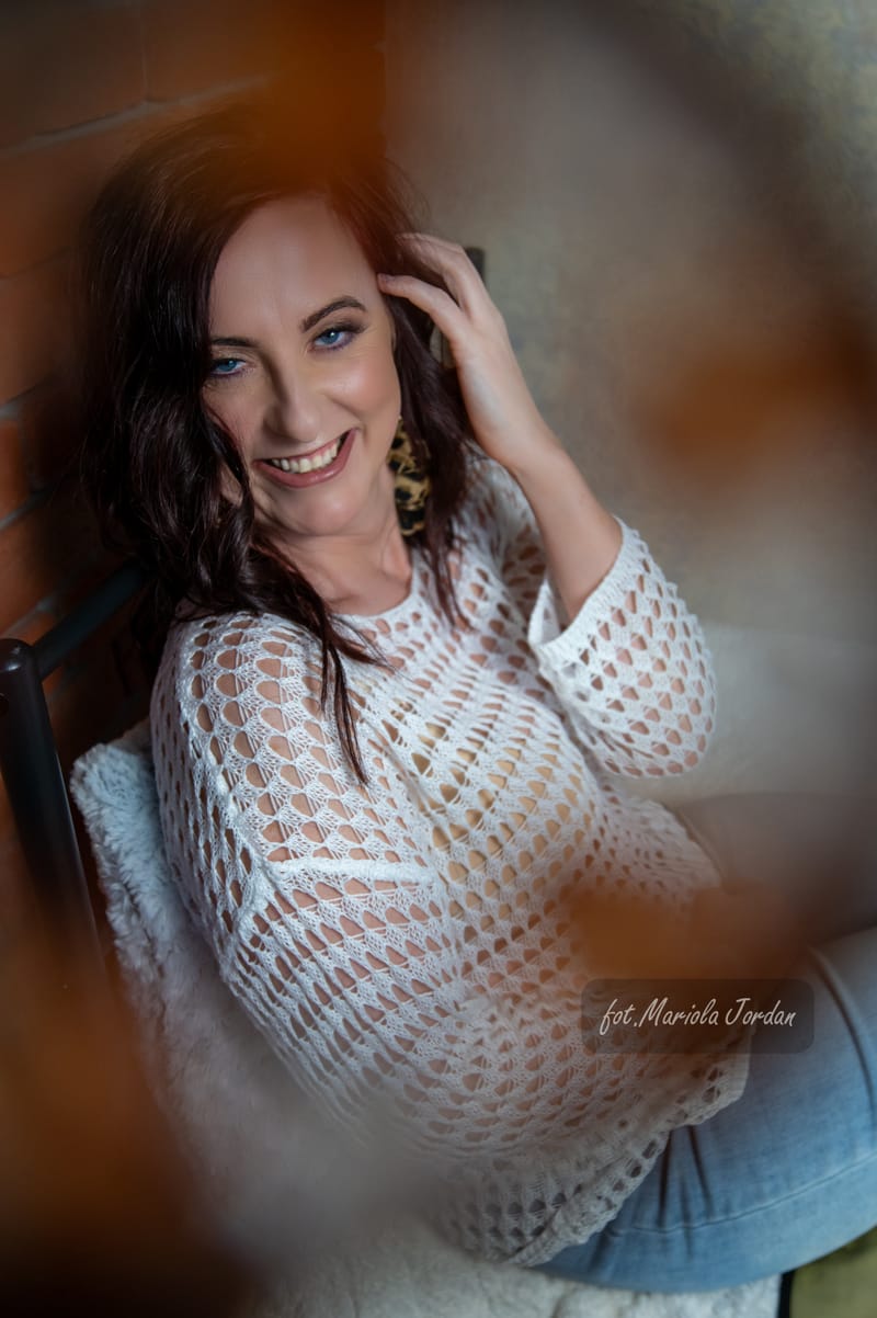 Kobiece sesje zdjęciowe w studio – odkryj swoją siłę i piękno