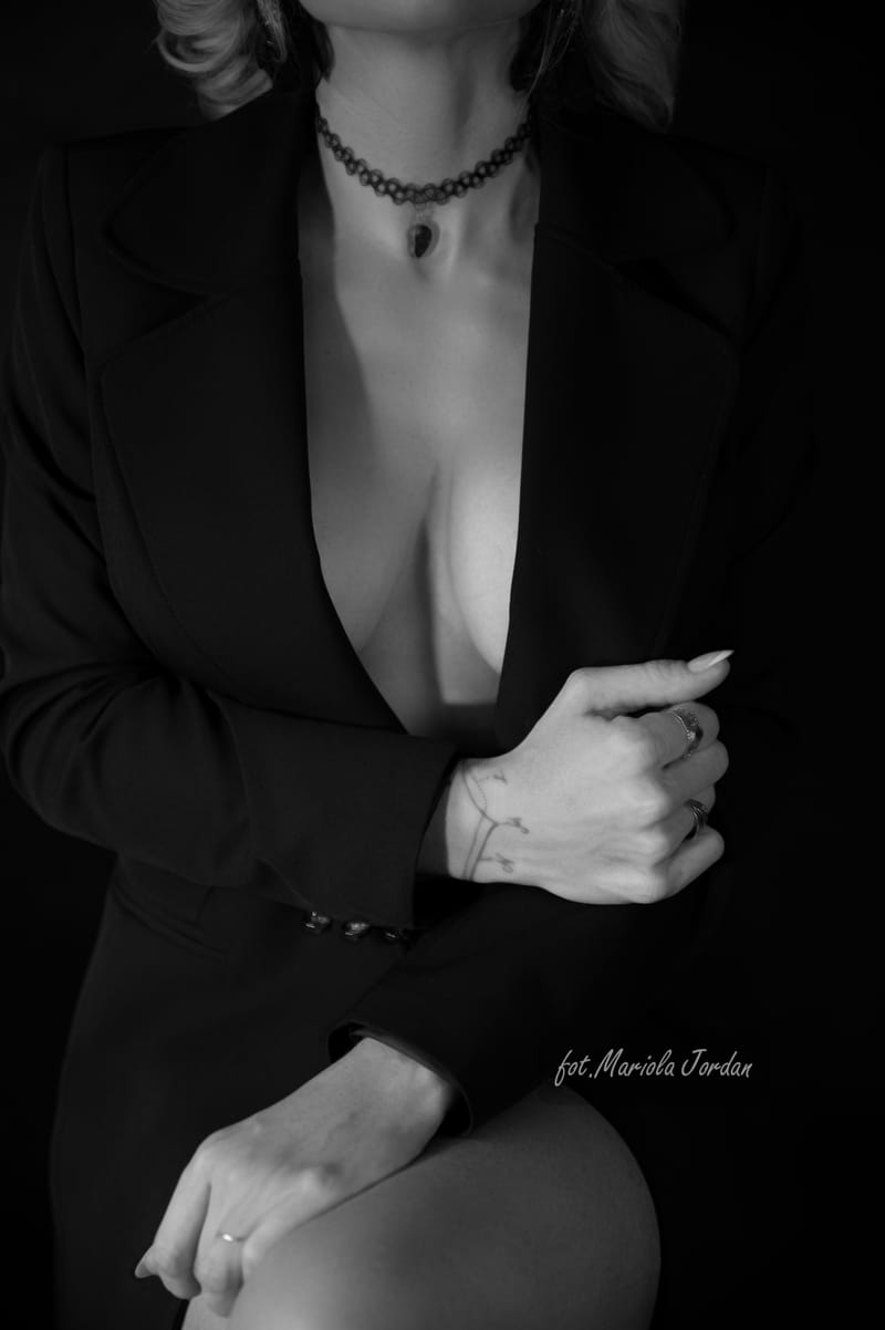 Kobiece sesje zdjęciowe w studio – odkryj swoją siłę i piękno