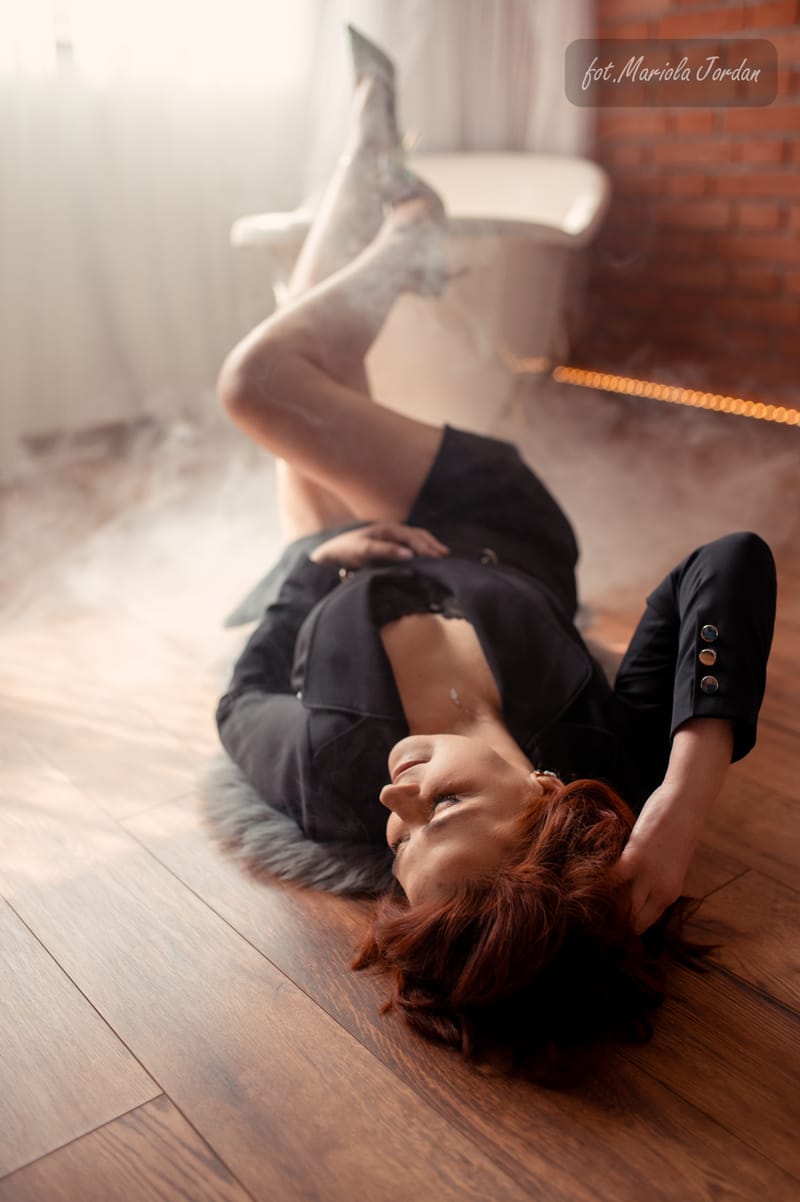 Kobiece sesje zdjęciowe w studio – odkryj swoją siłę i piękno