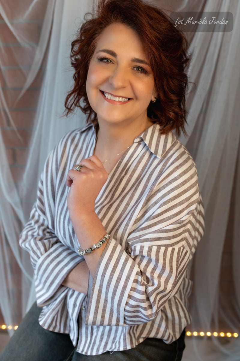 Kobiece sesje zdjęciowe w studio – odkryj swoją siłę i piękno