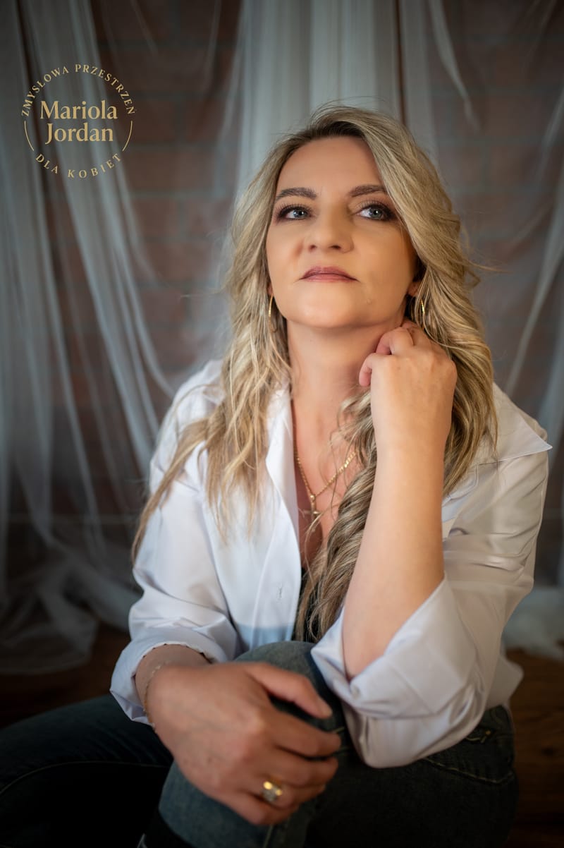 Kobiece sesje zdjęciowe w studio – odkryj swoją siłę i piękno