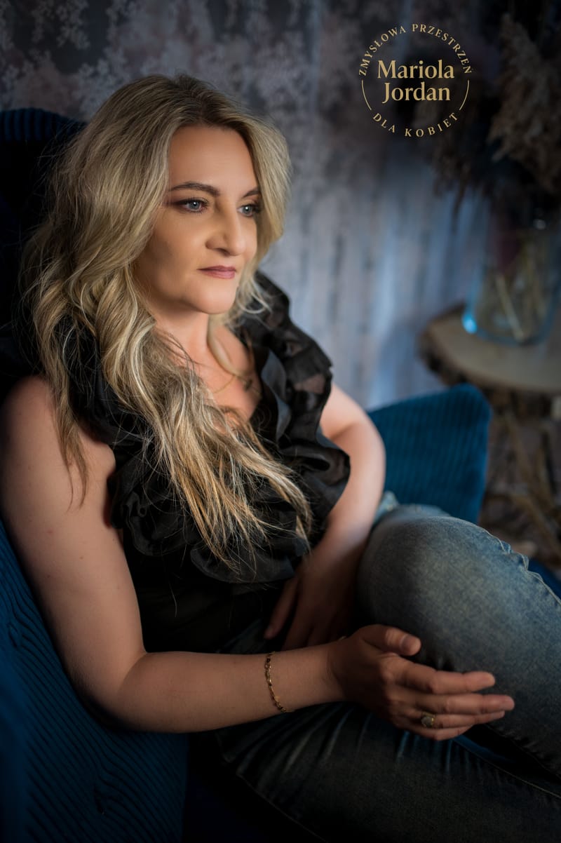 Kobiece sesje zdjęciowe w studio – odkryj swoją siłę i piękno