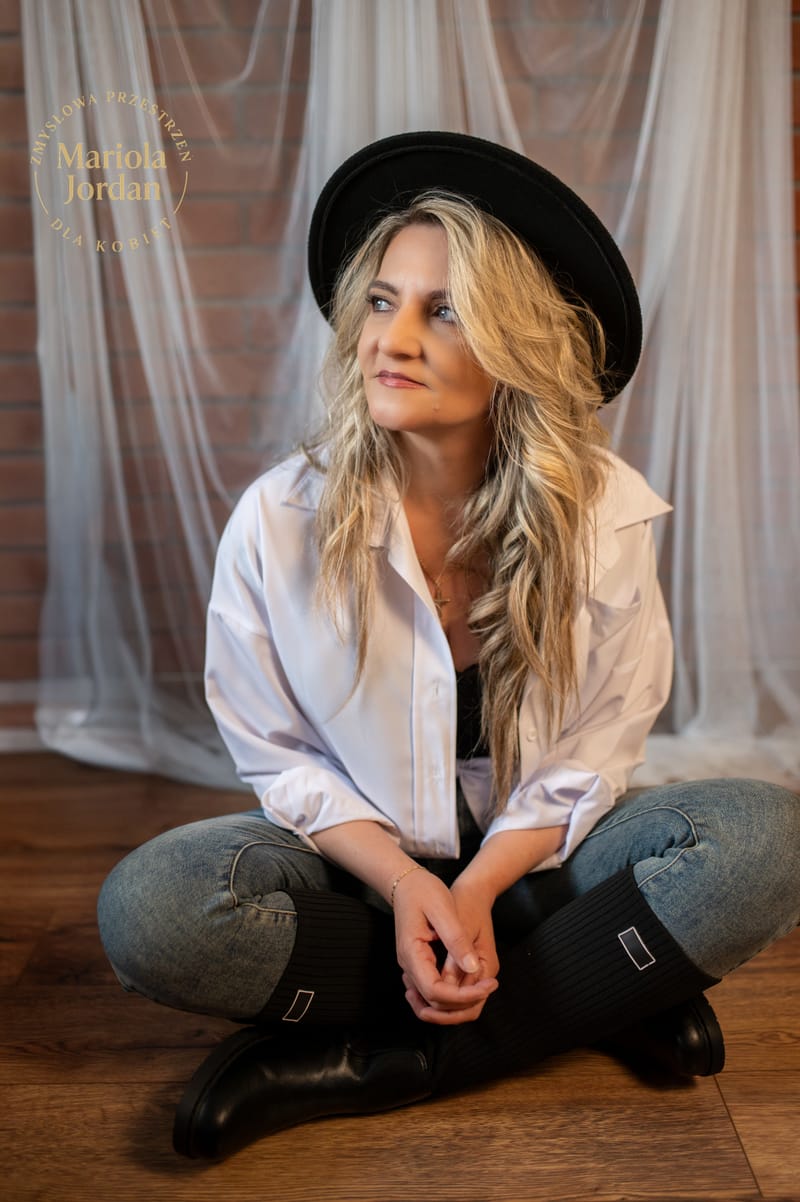 Kobiece sesje zdjęciowe w studio – odkryj swoją siłę i piękno