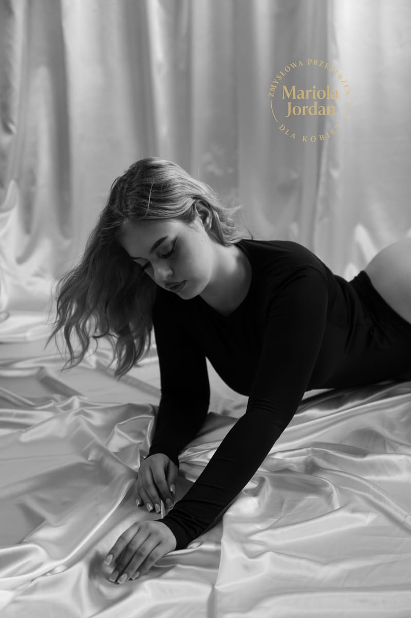 Kobiece sesje zdjęciowe w studio – odkryj swoją siłę i piękno