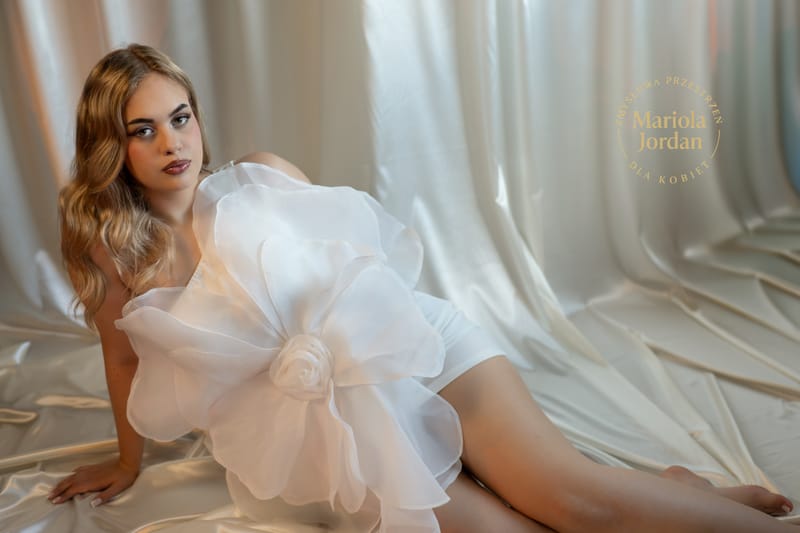 Kobiece sesje zdjęciowe w studio – odkryj swoją siłę i piękno