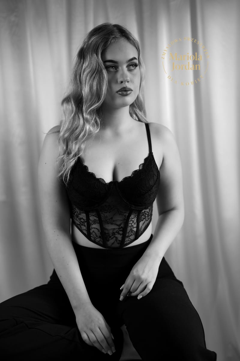 Kobiece sesje zdjęciowe w studio – odkryj swoją siłę i piękno