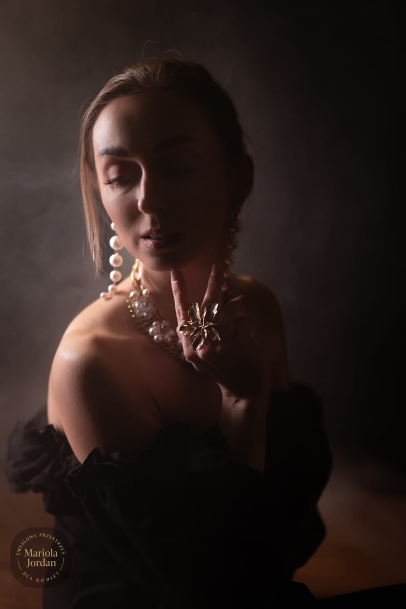 Kobiece sesje zdjęciowe w studio – odkryj swoją siłę i piękno
