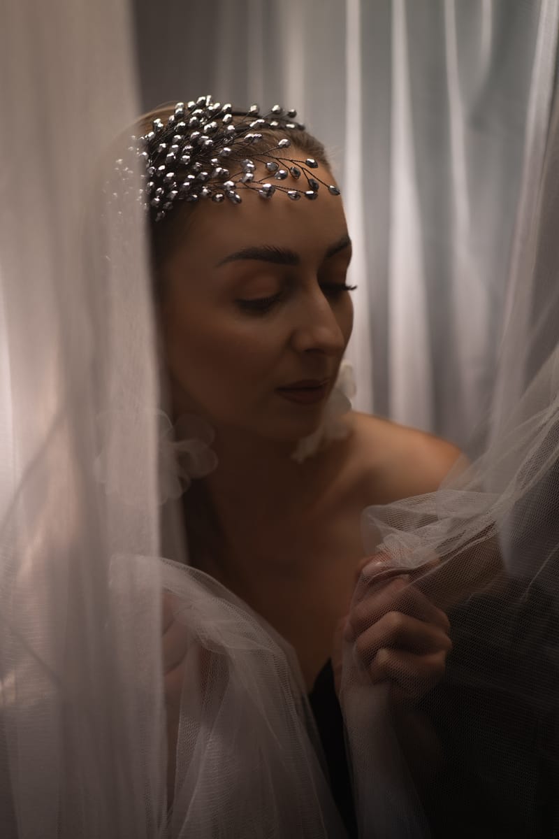 Kobiece sesje zdjęciowe w studio – odkryj swoją siłę i piękno