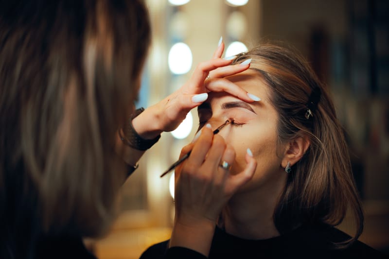 STUDIO MAKE-UP