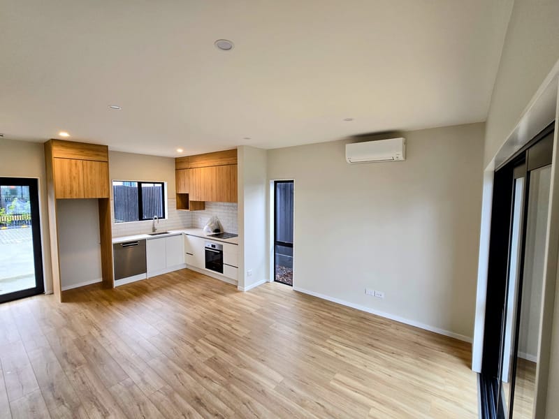 1/51 Point England Road, Point England