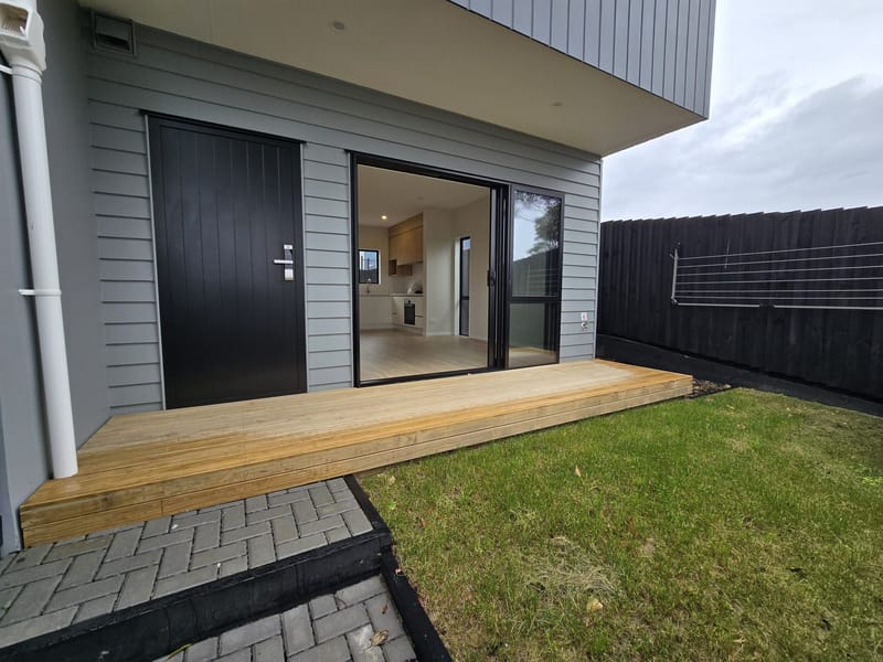 1/51 Point England Road, Point England