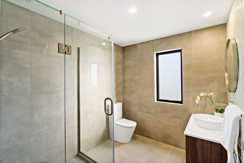 FOR RENT: 2/1 Holland Avenue, Point England