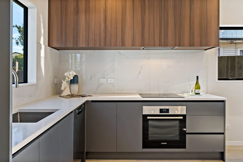 FOR RENT: 2/1 Holland Avenue, Point England