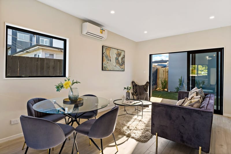 FOR RENT: 2/1 Holland Avenue, Point England