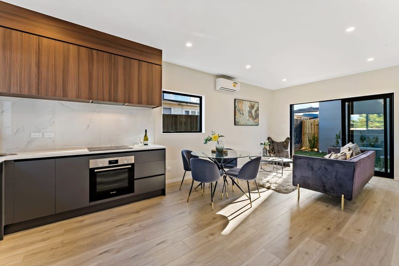 FOR RENT: 2/1 Holland Avenue, Point England