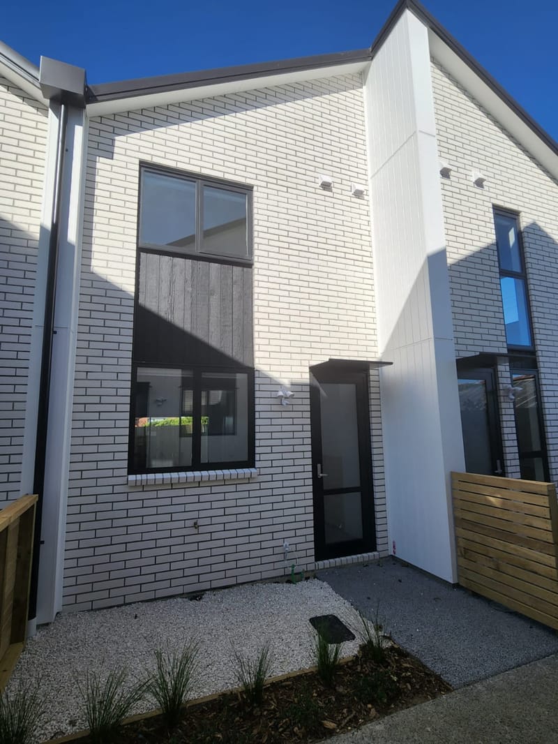 23/35 Convoy Lane, Otahuhu, NZ 1062 - Modern 2 bed 2 bath ensuite with parking