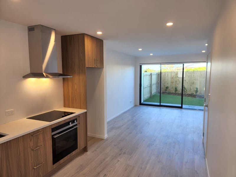 23/35 Convoy Lane, Otahuhu, NZ 1062 - Modern 2 bed 2 bath ensuite with parking