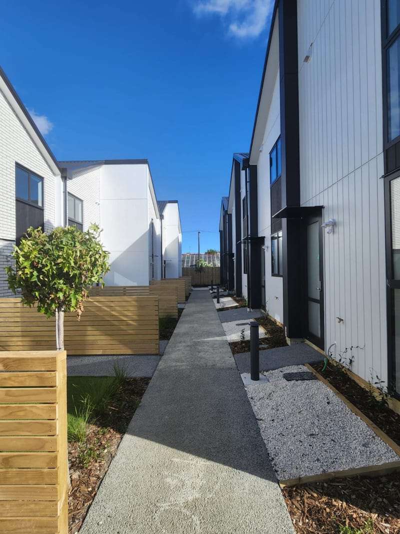 23/35 Convoy Lane, Otahuhu, NZ 1062 - Modern 2 bed 2 bath ensuite with parking