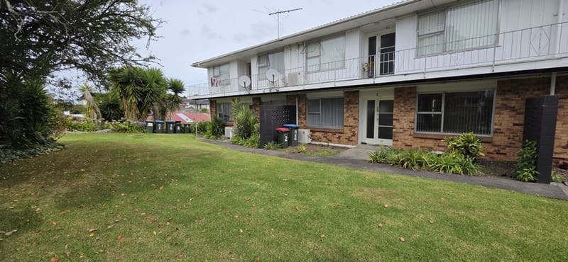 3 bed 1 bath with parking water and lawns