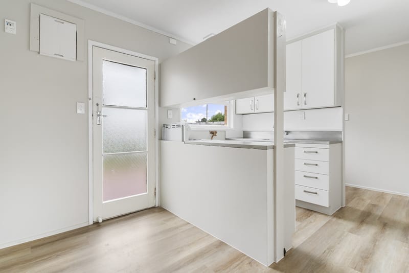 Peaceful 2 bed unit private 2 carparks