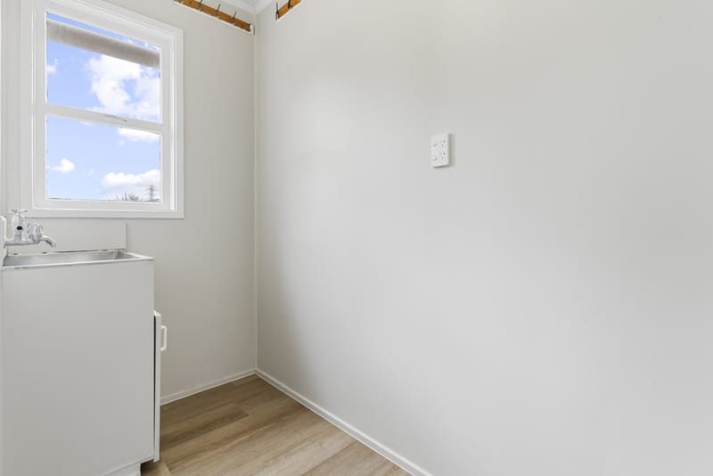 Peaceful 2 bed unit private 2 carparks