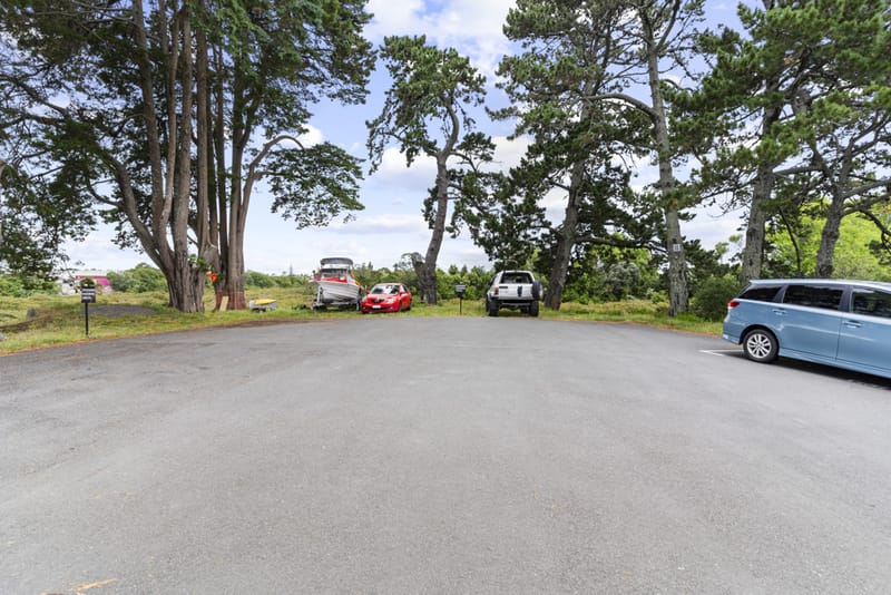 Peaceful 2 bed unit private 2 carparks