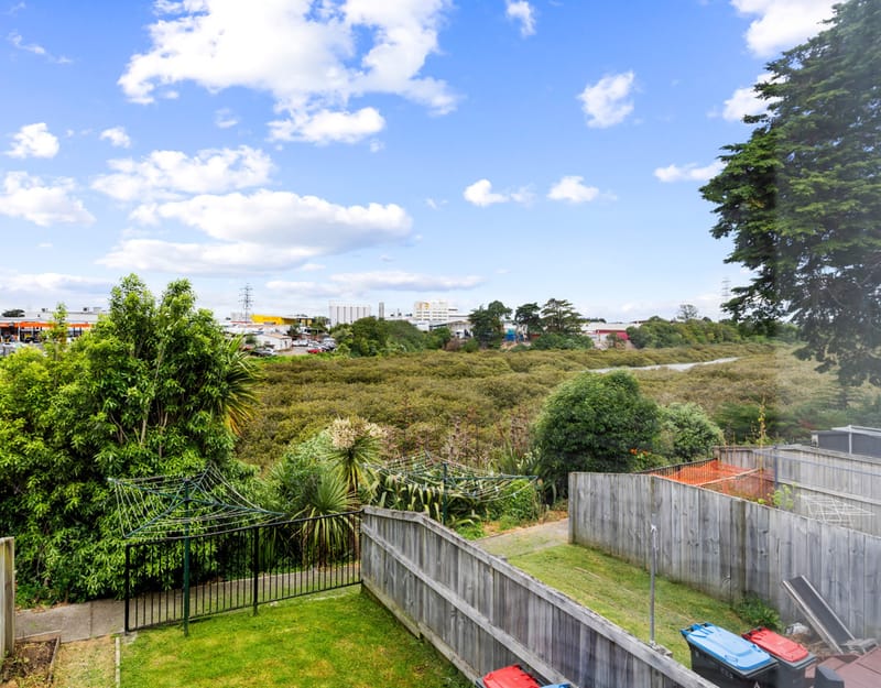 Peaceful 2 bed unit private 2 carparks