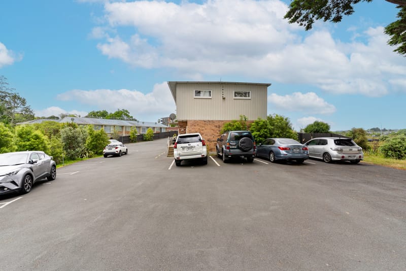 Peaceful 2 bed unit private 2 carparks