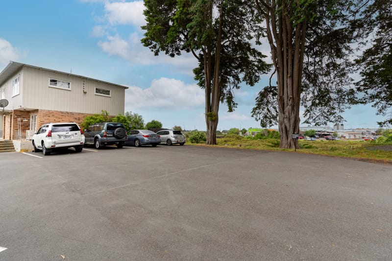 Peaceful 2 bed unit private 2 carparks