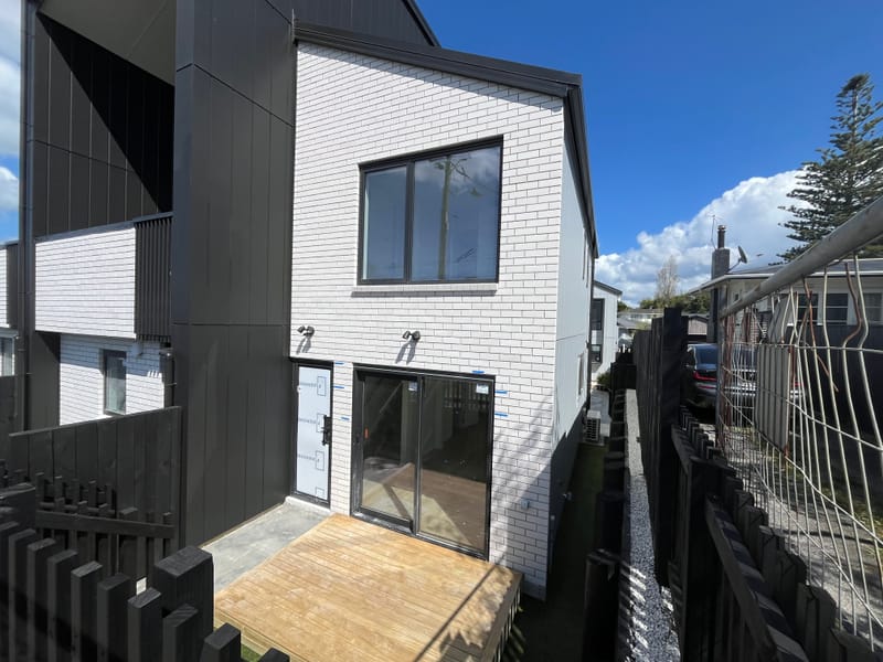 Brand new 2 bed plus study 1.5 bath