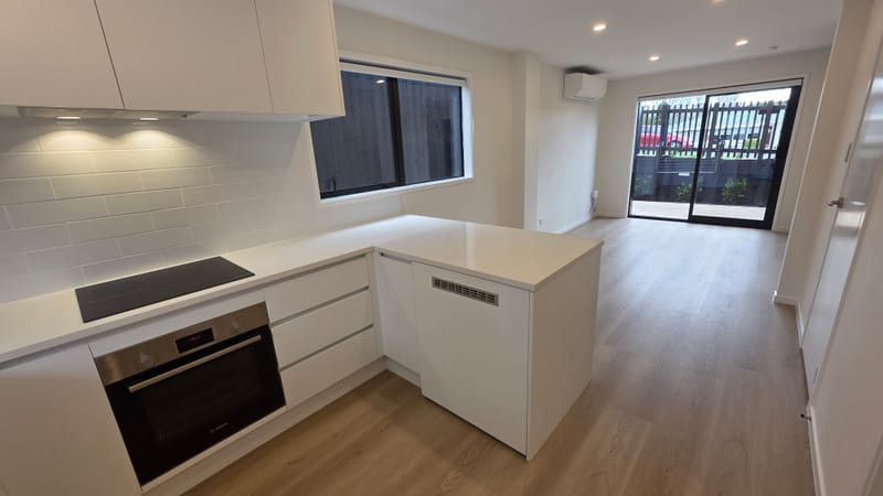 Brand new 2 bed plus study 1.5 bath