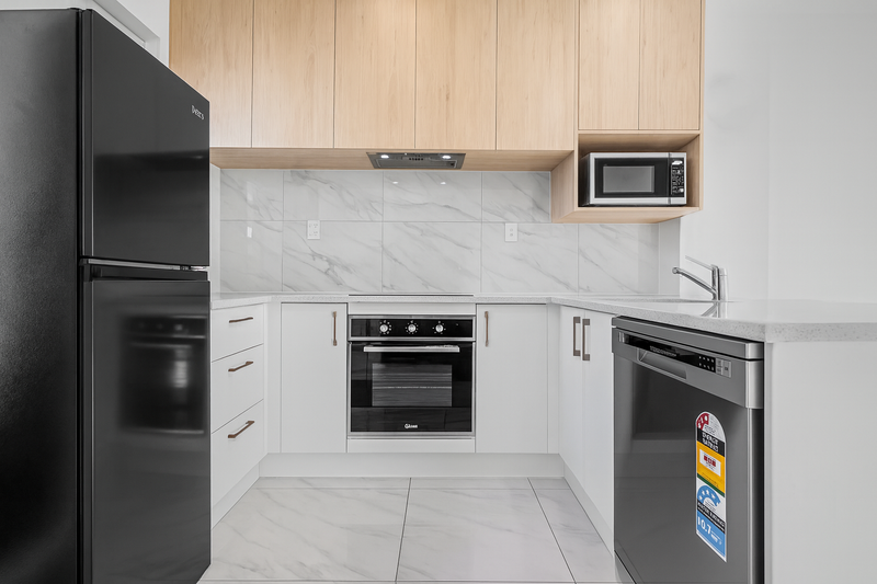 Furnished 2 bed 2 bath ensuite parking