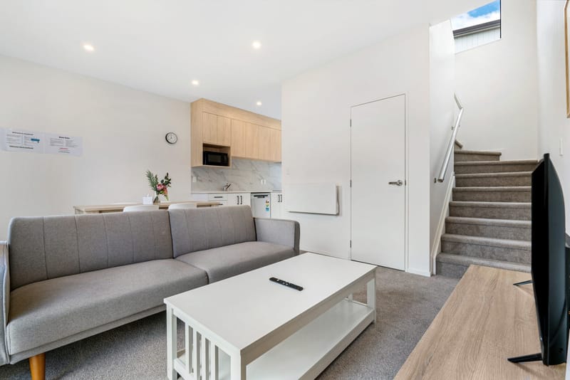 Modern 2 Bed, 1.5 Bath, Parking + Location